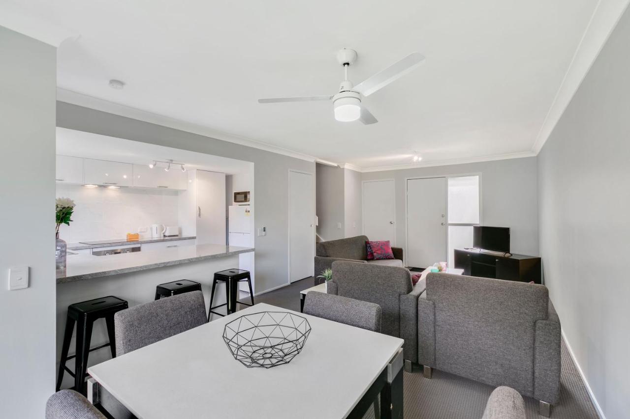 Fountain View Estate - We Accommodate Голд-Кост Экстерьер фото
